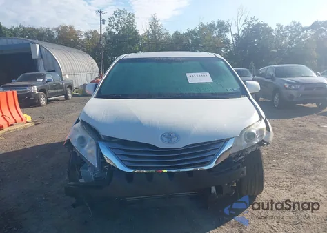 2017 Toyota Sienna Xle/Limited z USA, uszkodzony, nr VIN 5TDDZ3DC6HS167193